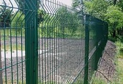 3Д забор из панелей. 2D и 3D еврозабор из сетки оцинкованный и с полимерным покрытием.