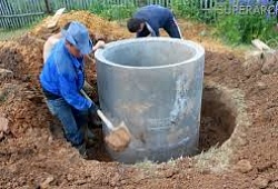 Устройство колодца канализационного из бетонных колец своими руками!