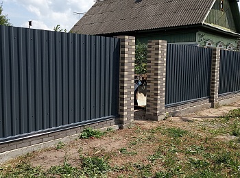 Комбинированный забор для дачи