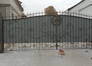 Кованные распашные ворота